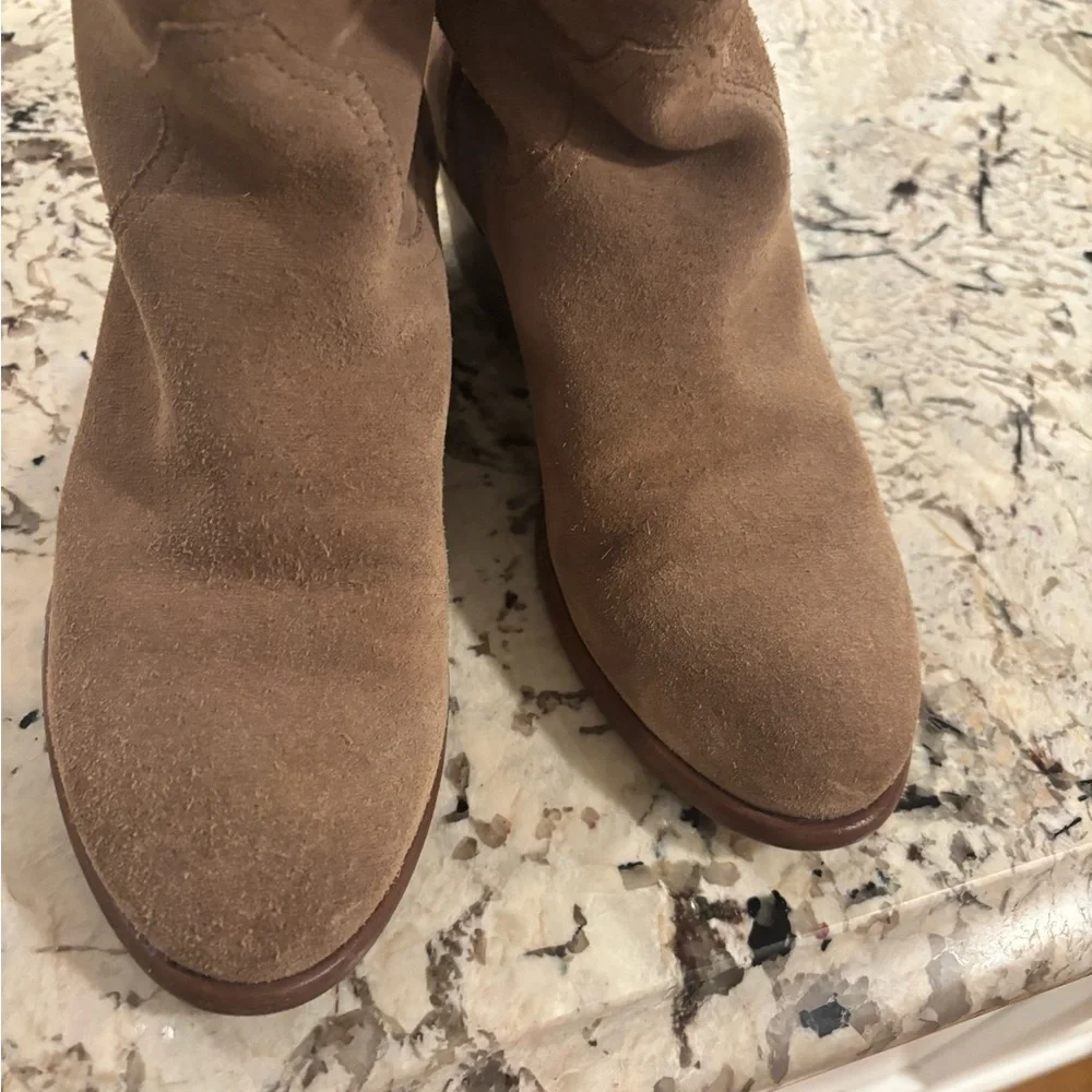Frye Women's Carson Suede Boots, size 8